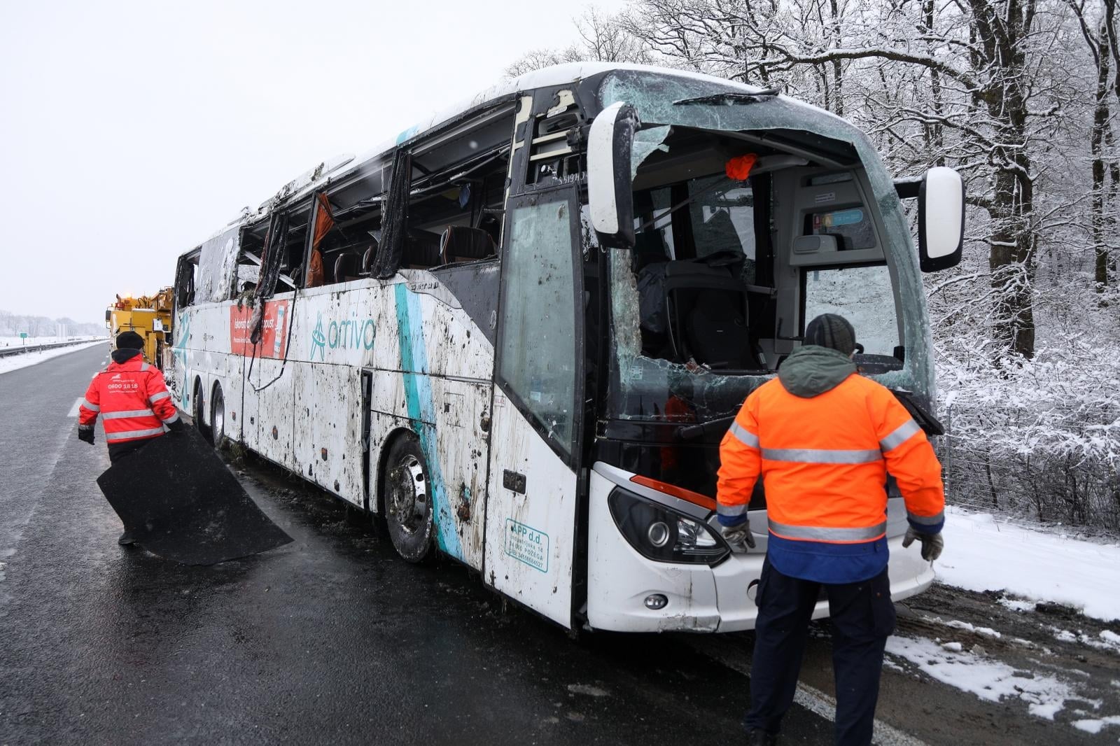 U Prevrtanju Autobusa Kod Jastrebarskog Osmero Ozlije Enih Portal