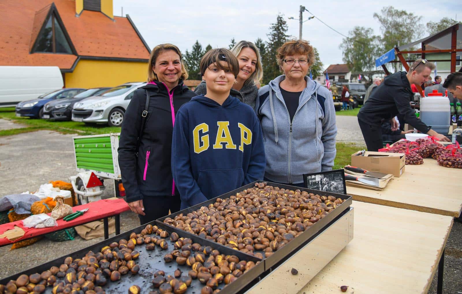 Na 9. Buševskoj kestenijadi održana je utrka traktor kosilica