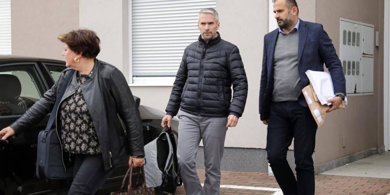 Strmec: Vlado Mandić, jedan od uhićenih u aferi INA, izlazi iz svog stana