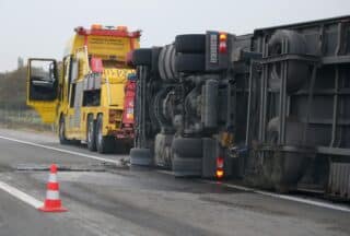 Kod Svete Helene prevrnuo se kamion, nastala velika gužva