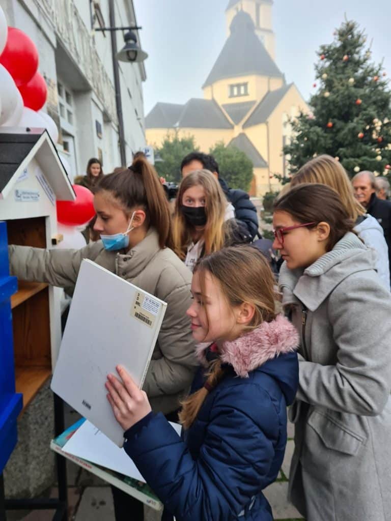 05 knjiznica je otvorena