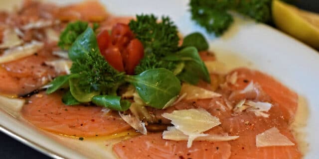 2021-05-07-gastro-Carpaccio-dimljeni-losos