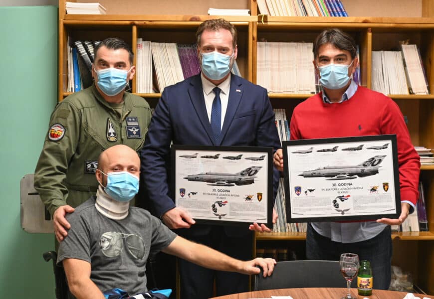 Ministar Banožić i izbornik Dalić posjetili pilota HRZ-a: Ustrajnost hrvatskog vojnika kao vječna inspiracija