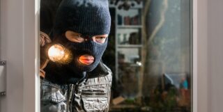 Burglars-Reveal-What-Makes-Your-Home-An-Easy-Target