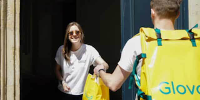 Shooting Glovo