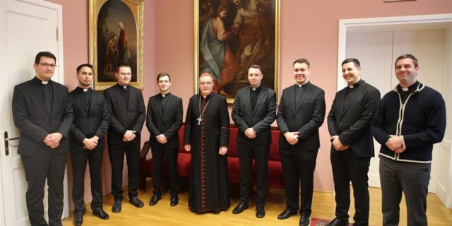 Kardinal i đakoni