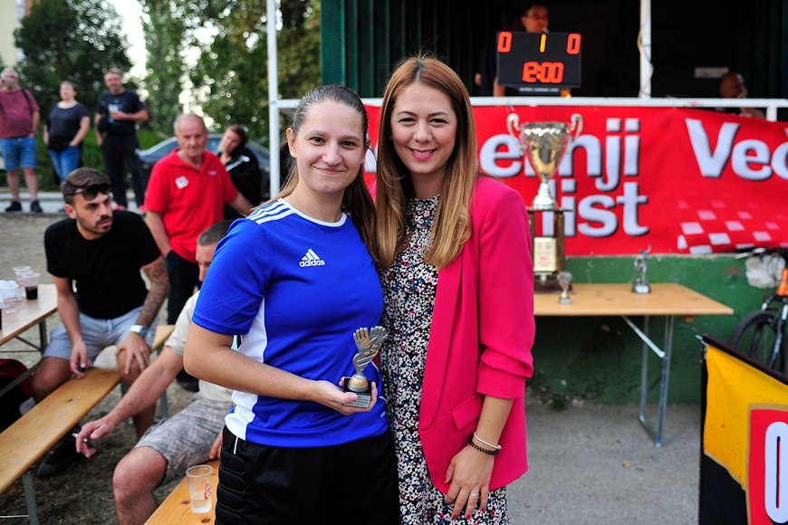Kristina Pavelić (najbolja vratarka) i Vildana Botonjić (predsjednica MO Prečko)