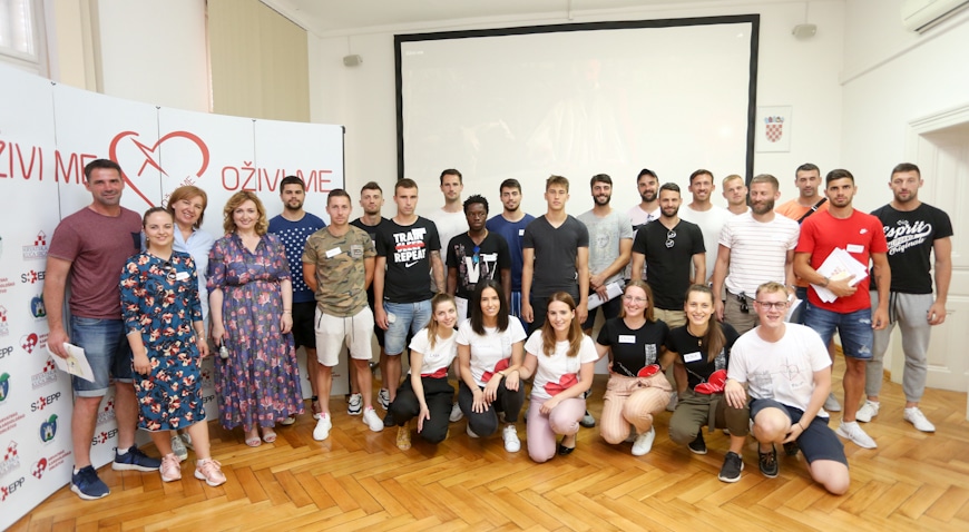 Nogometaši na edukaciji Oživi me