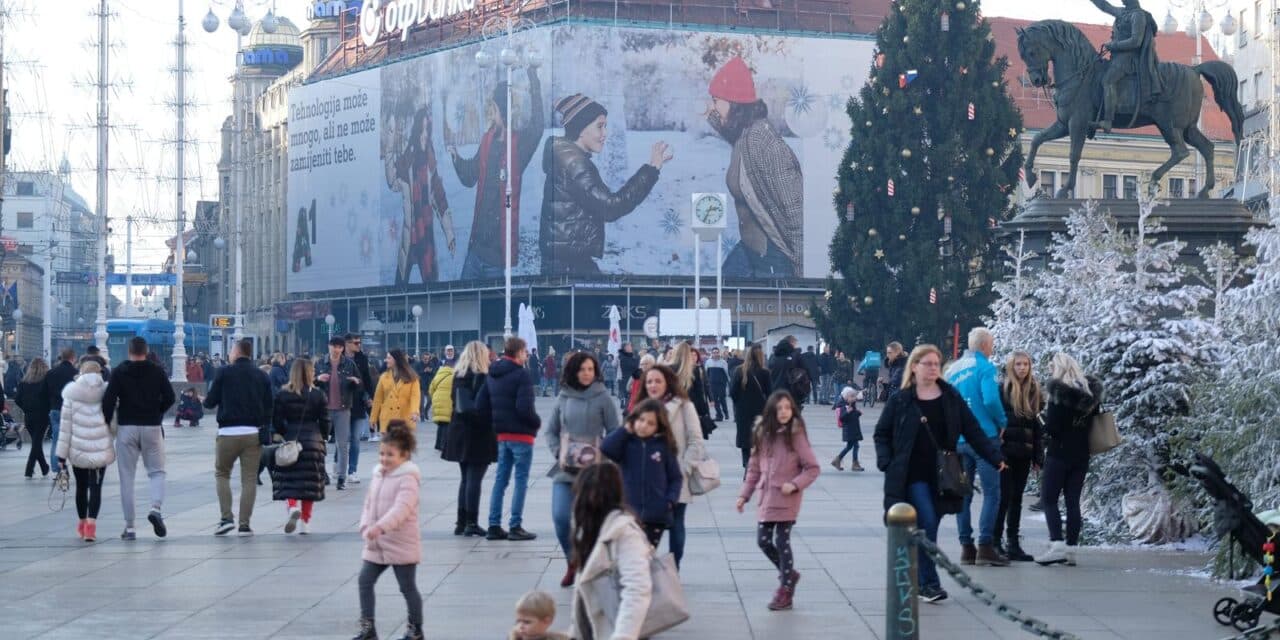 Zagreb: Brojni građani uživaju u lijepom vremenu na Novu godinu