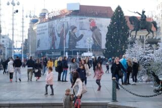 Zagreb: Brojni građani uživaju u lijepom vremenu na Novu godinu