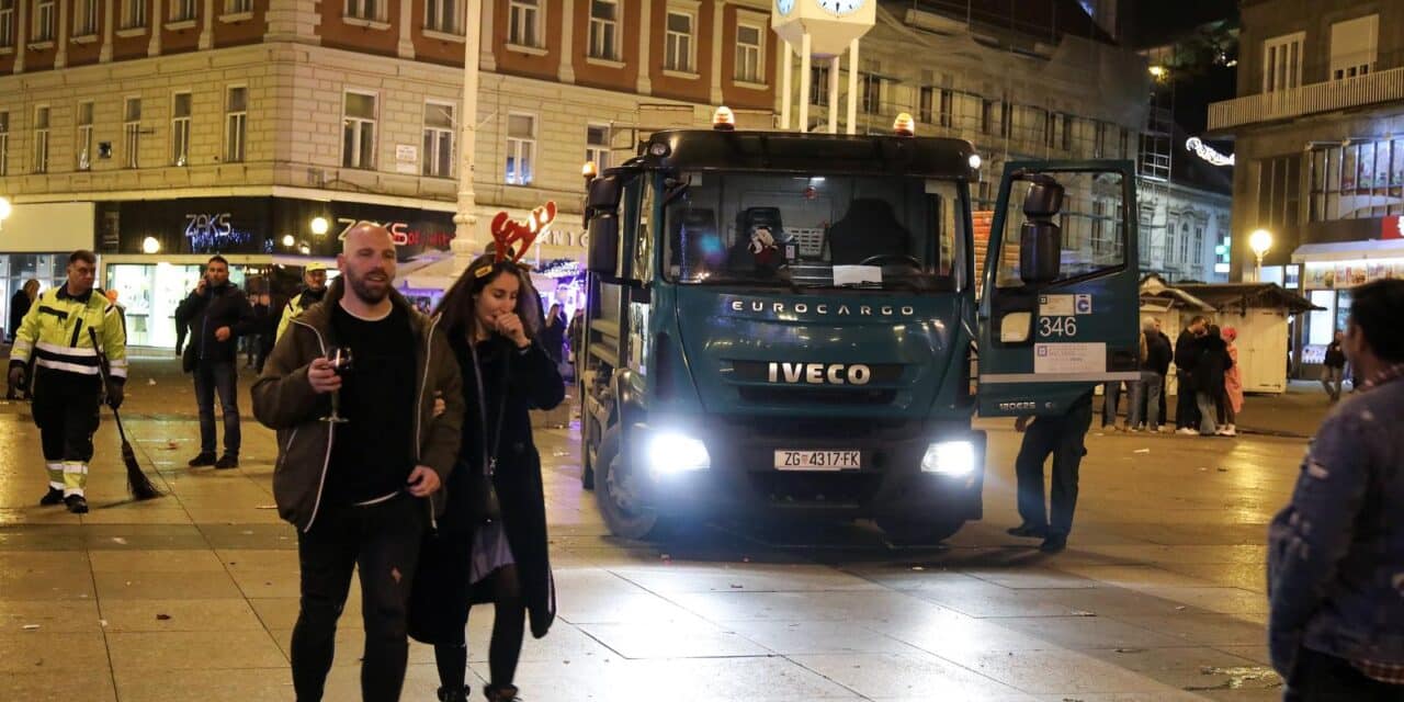 Zagreb: Smeće na gradskim ulicama nakon proslave Nove godine