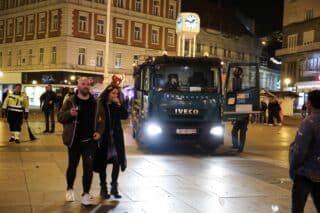 Zagreb: Smeće na gradskim ulicama nakon proslave Nove godine