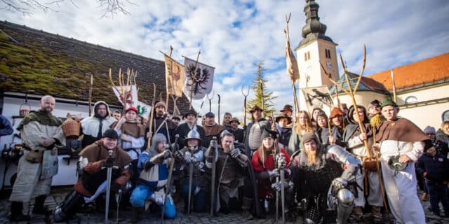 Kmetovi se pod Gupčevom lipom puntaju protiv Tahyjeve vladavine