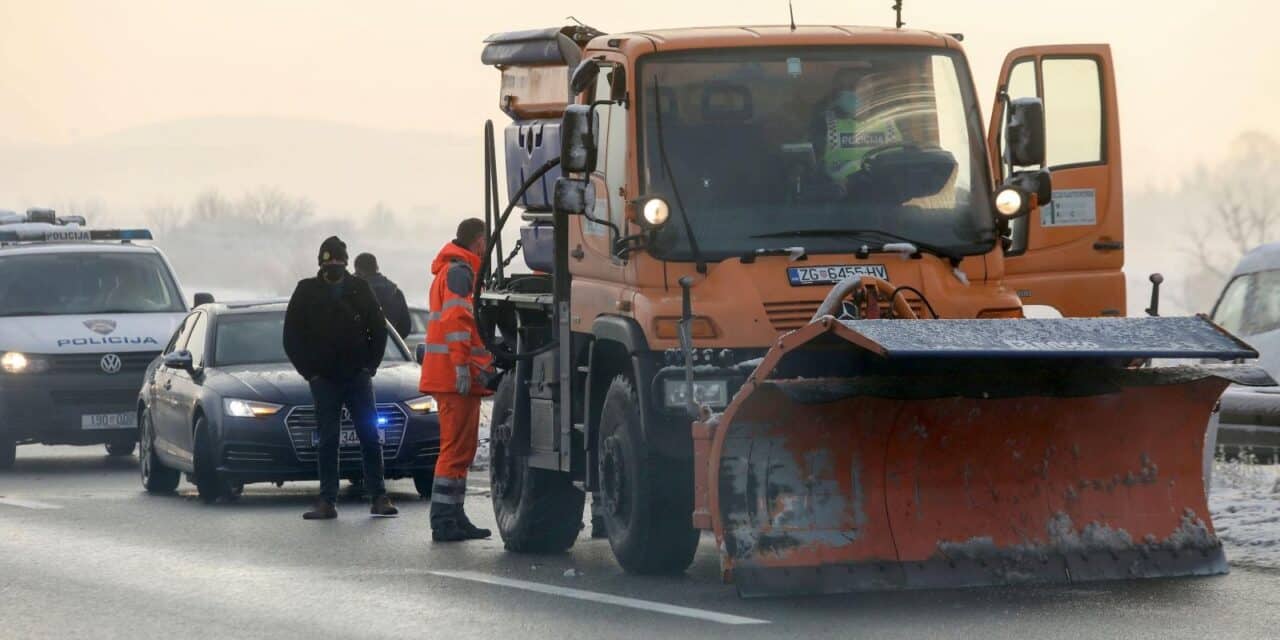 Zagreb: U sudaru automobila i ralice poginula jedna osoba