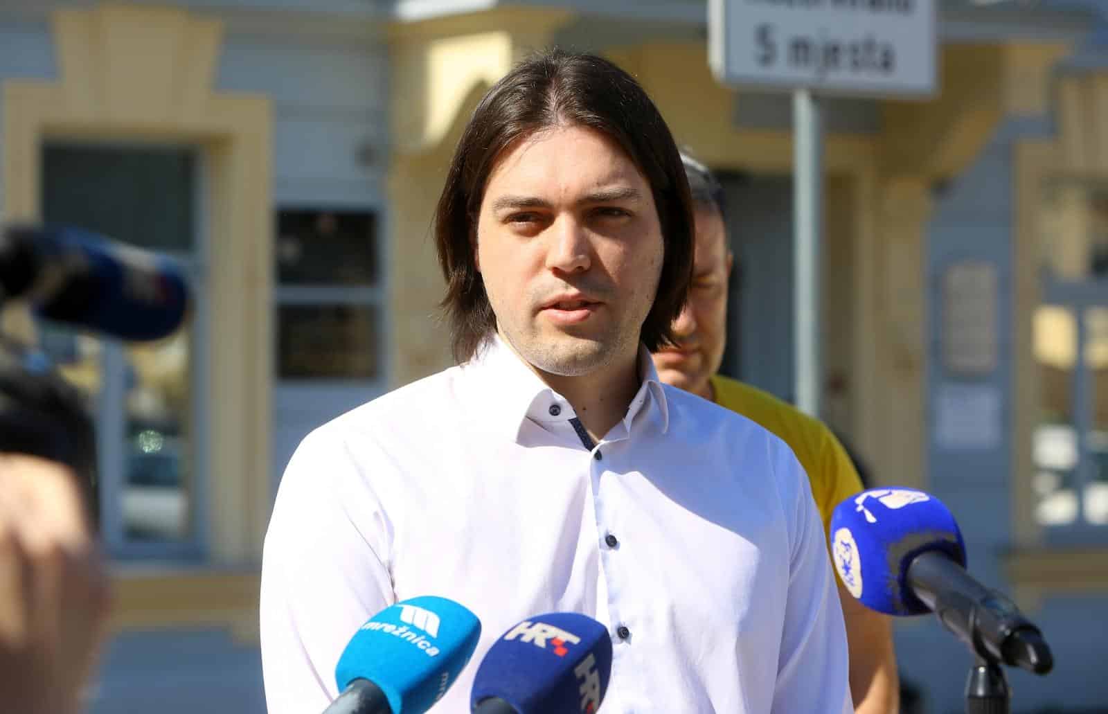 Živi zid održao konferenciju za medije u Karlovcu