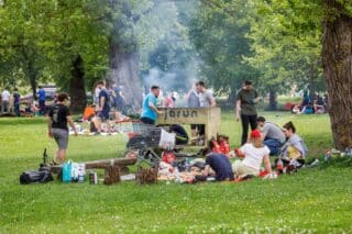 Zagreb: Praznik rada građani iskoristili za odmor i nezaobilazni roštilj uz jezero Jarun