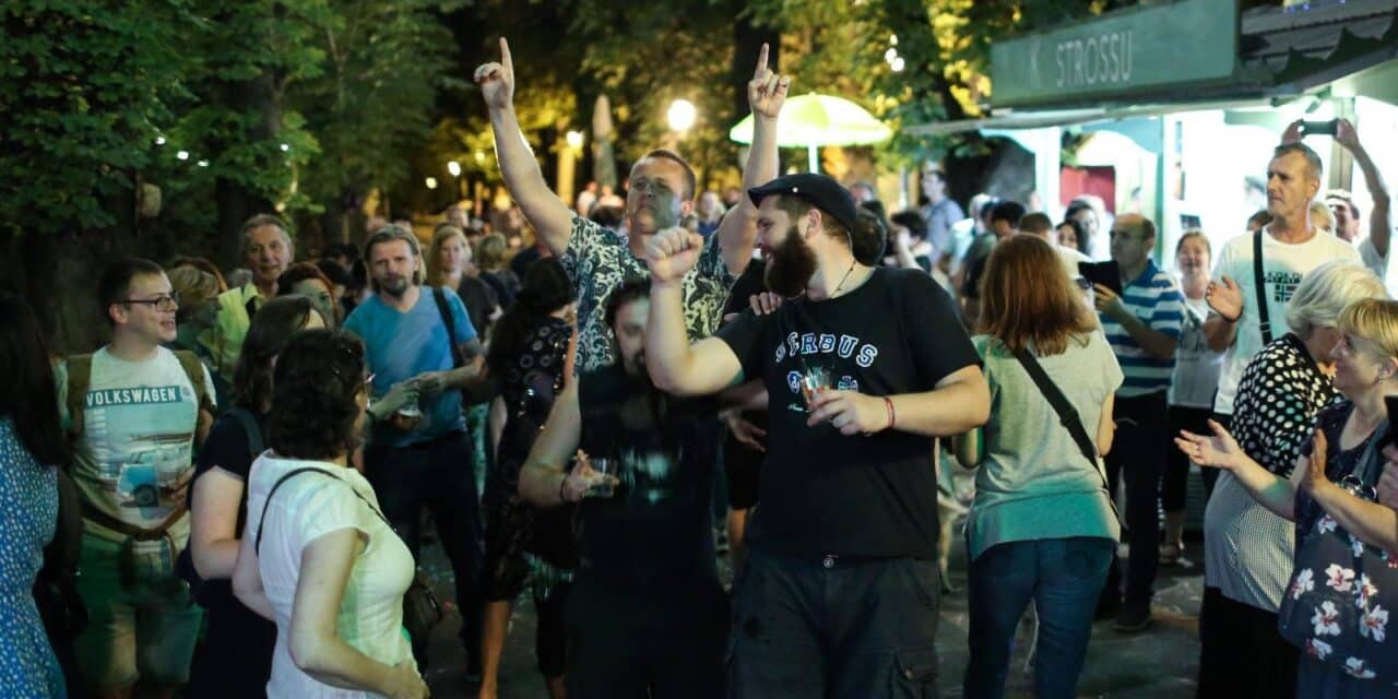 Zagreb: Na Štrosu održan “Doček bolje polovice 2020.”