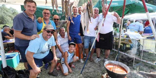 Tradicionalna Svetonedeljska fišijada uz jezero Rakitje