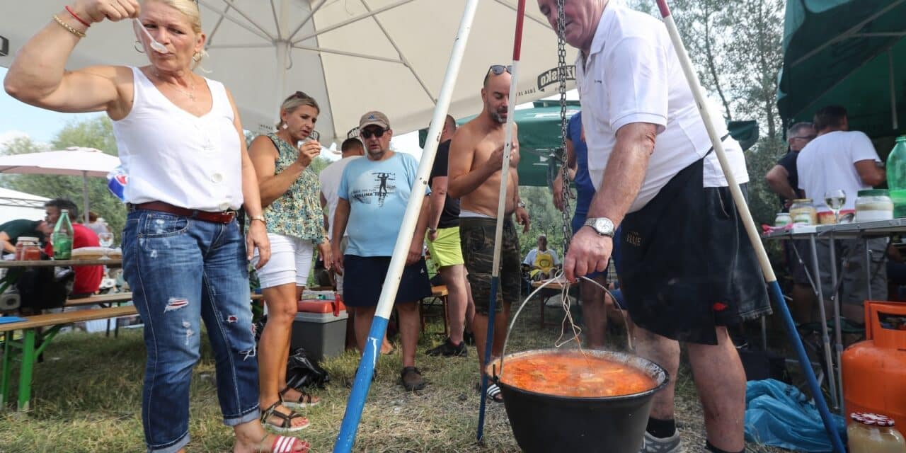 Tradicionalna Svetonedeljska fišijada uz jezero Rakitje