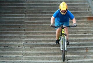 Osim dobrog bicikla, za spuštanje stepenicama s Dolca potreno je puno hrabrosti, ali i kaciga