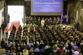 Zagreb: Robert Hranj na Hrvatskom vojnom učilištu dodijelio prve časničke činove kadetima