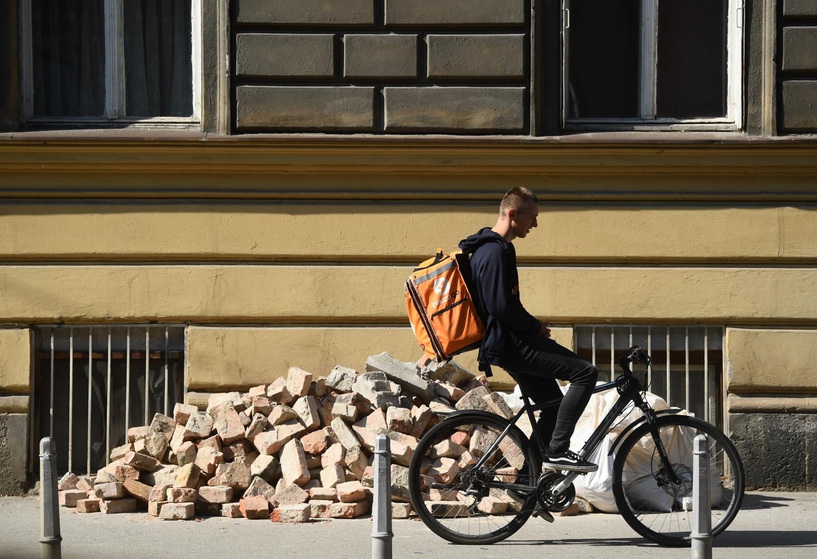 Zagreb: Gradske ulice pune građevinskog materijala i otpada