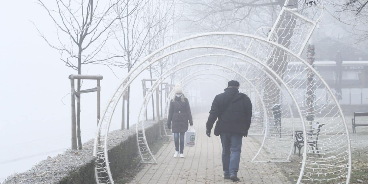 Sisak prekriven maglom