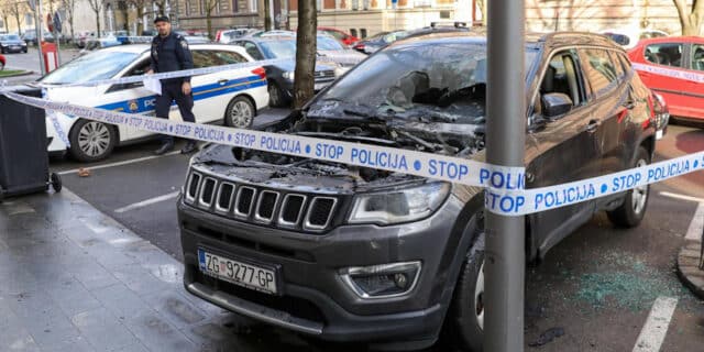 Zagreb: U Prilazu Gjure Deželića zapaljeno je osobno vozilo, policijski očevid u tijeku