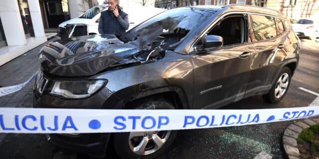 Zagreb: U Prilazu Gjure Deželića zapaljeno je osobno vozilo, policijski očevid u tijeku