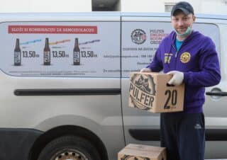 Zagreb: Matej iz pivovare Pulfer dostavlja pivo na kućnu adresu