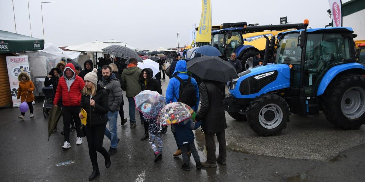 Unatoc kiši i hladnom vremenu, velik broj građana posjetio je sajam u Gudovcu