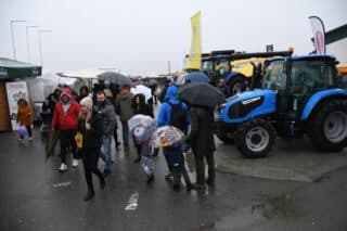 Unatoc kiši i hladnom vremenu, velik broj građana posjetio je sajam u Gudovcu