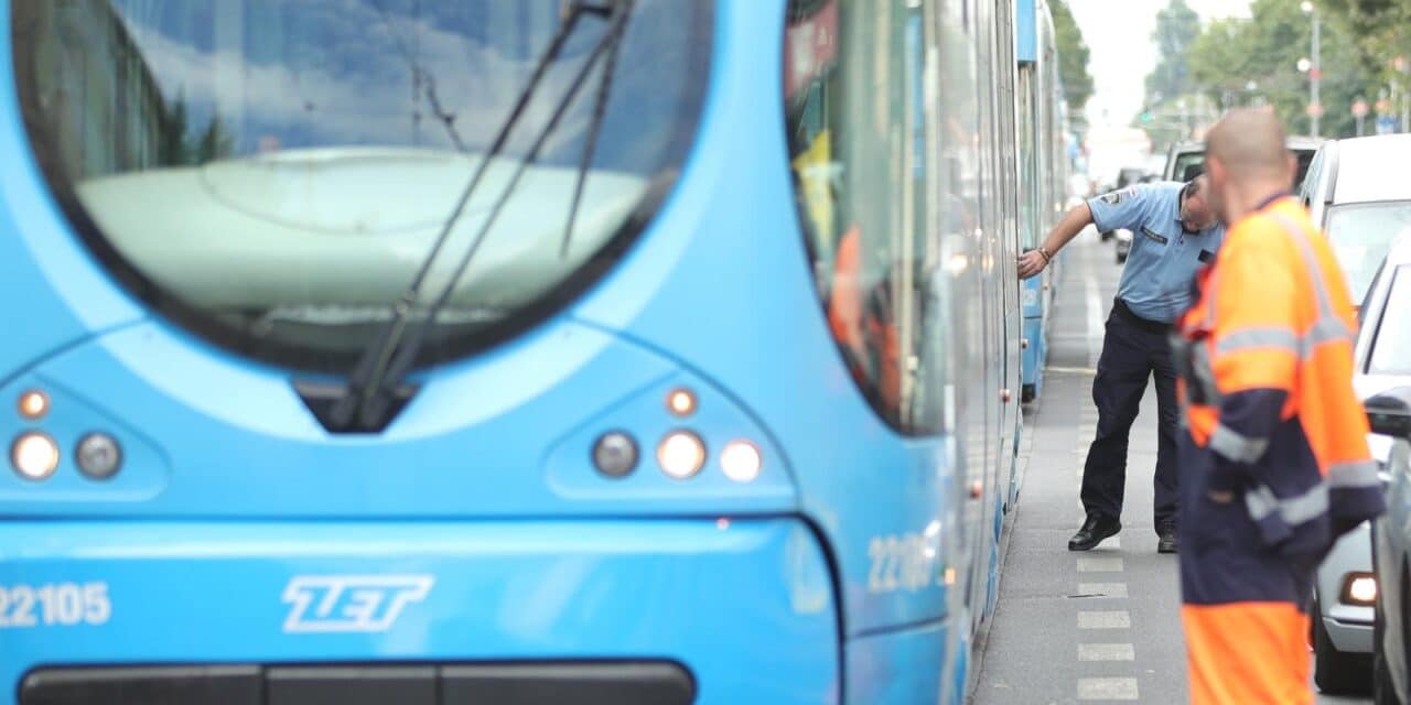 Zbog: Zbog sudara automobila i tramvaja stvorila se gužva na križanju Savske i Tratinske
