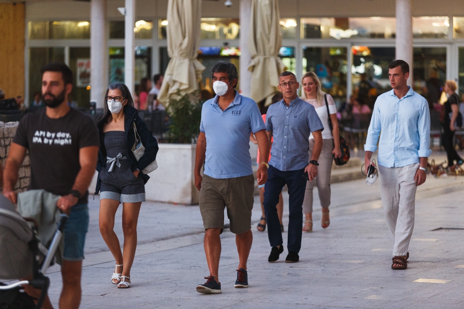 Zadar: Ljudi s maskama na ulicama grada