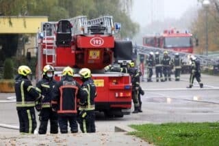 Zagreb: Požar izbio na krovu Osnovne škole “Mato Lovrak”