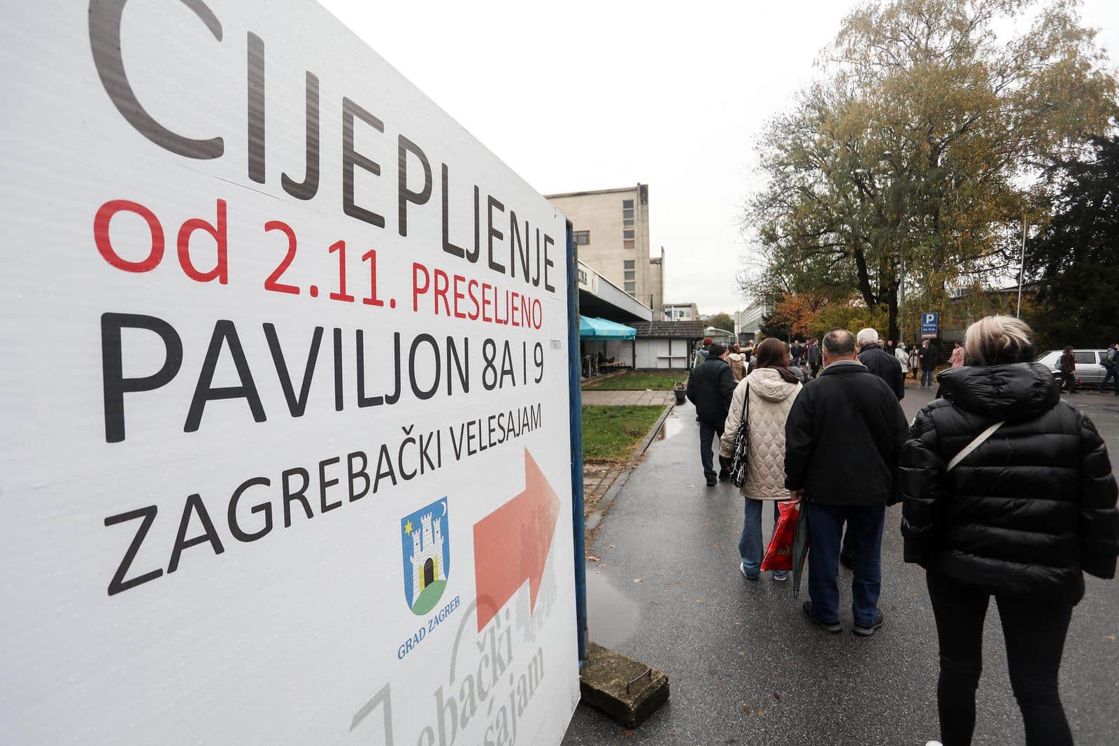 Gužva u novim paviljonima za cijepljenje protiv covida-19 na Zagrebačkom velesajam
