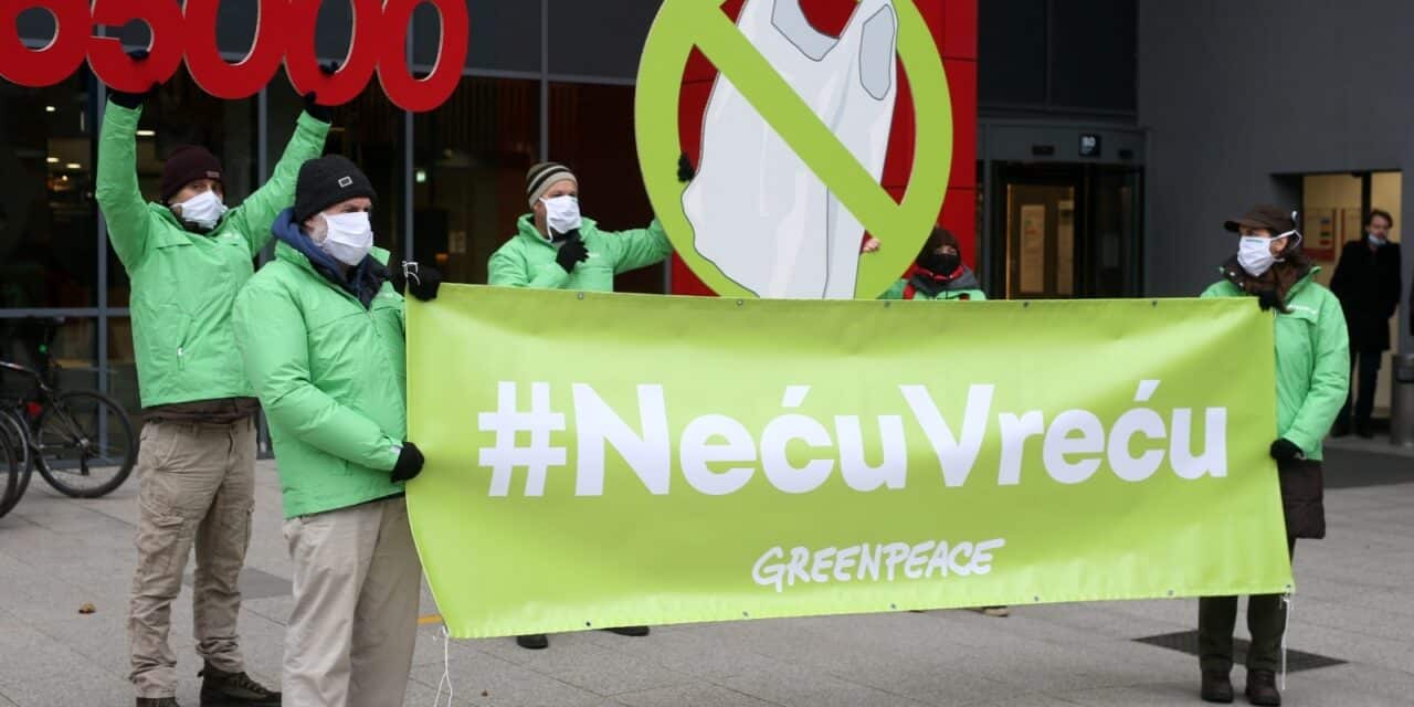 Greenpeace  ispred Ministarstva gospodarstva simbolično predao peticiju za zabranu plastičnih vrećica