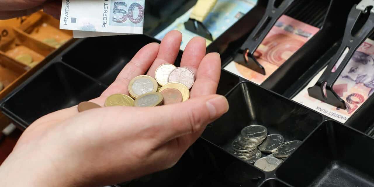 Tijekom prvih 14 dana nove 2023. godine, u blagajnama se nalaze i euri i kune