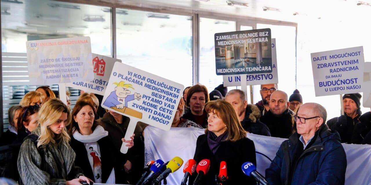 Prosvjed medicinskih sestara i tehničara ispred Ministarstva zdravstva
