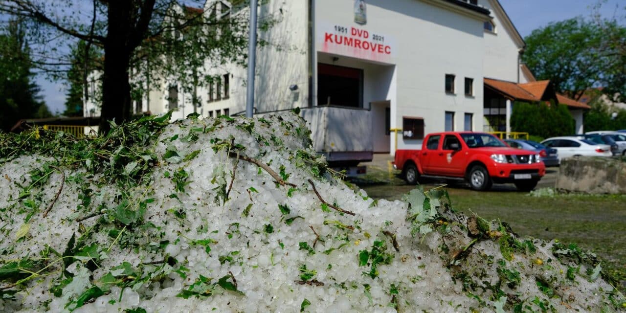 Klanjec/Kumrovec: Dan nakon strašnog nevremena tuča je i dalje vidljiva na livadama i prometnicama