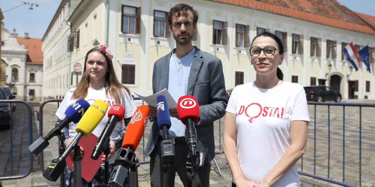 Zagreb: Predstavnici organizacija civilnog društva okupljenih oko inicijative DOSTA! pročitali otvoreno pismo premijeru Plenkoviću
