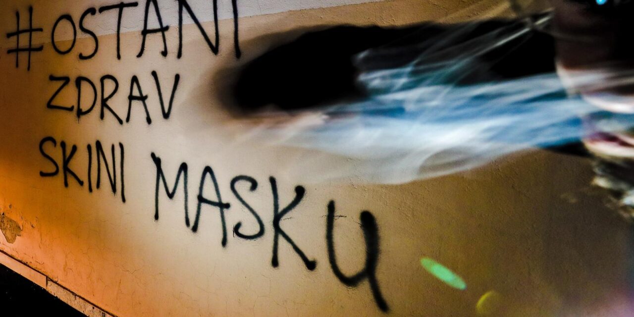 Zagreb: Na zidu robne kuće Nama osanuo natpis: #ostani zdrav skini masku
