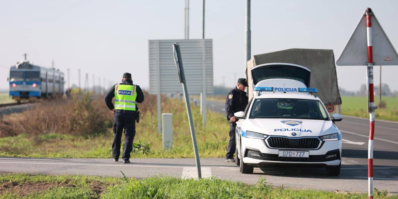 Osijek: U naletu vlaka na automobil poginula jedna osoba