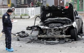 Zagreb: Na Laništu u potpunosti izgorio Mercedes
