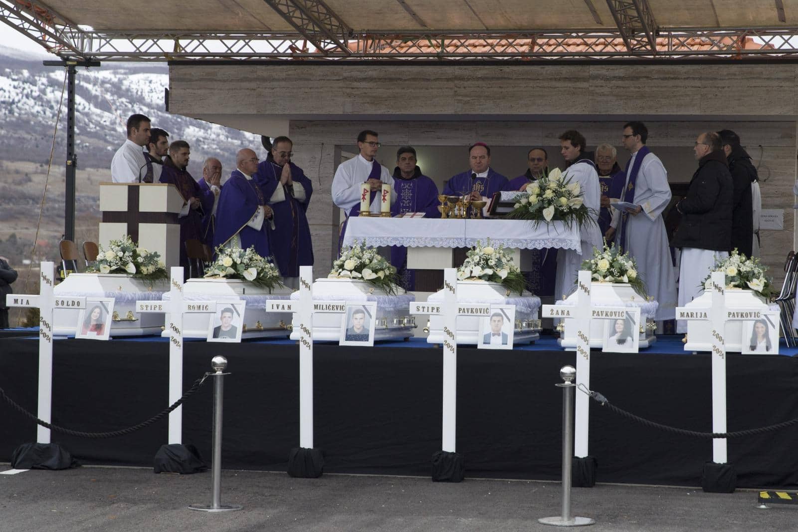 Rakitno: Posljedni ispraćaj šestero mladih koji su poginuli u novogodišnjoj noći