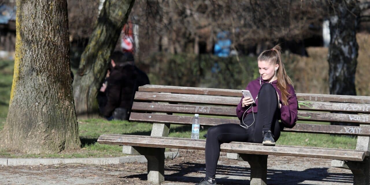 Zagrepčani uživaju na proljetnih 17 stupnjeva šetajući savskim nasipom