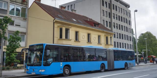 Zbog orezivanja drveca i sjece suhih debla u Maksimirskoj zaustavljen tramvajski promet