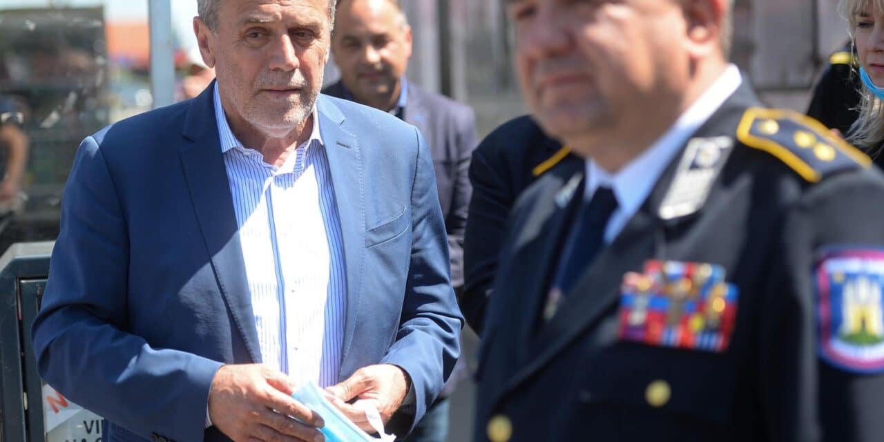 Zagreb: U čast vatrogascima u promet pušten posebno oslikan tramvaj