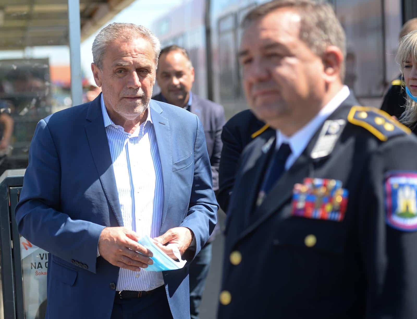 Zagreb: U čast vatrogascima u promet pušten posebno oslikan tramvaj