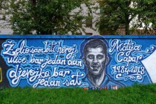 Zagreb: Mural nogometaša Matije Capara na igralištu O.Š. Kralja Tomislava